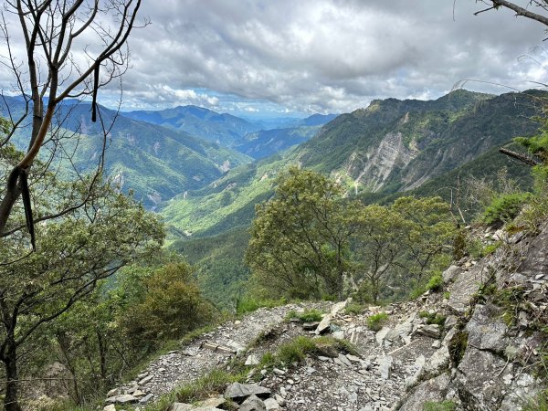 石瀑中行走登玉山前峰2208785