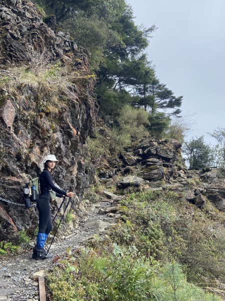 20230515-16玉山前西峰+遠望雨中的主東北2436675