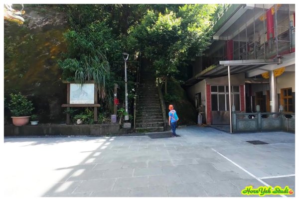搭乘首班信義線東延捷運到廣慈/奉天宮站 順訪虎山環狀步道(小環線)3115276