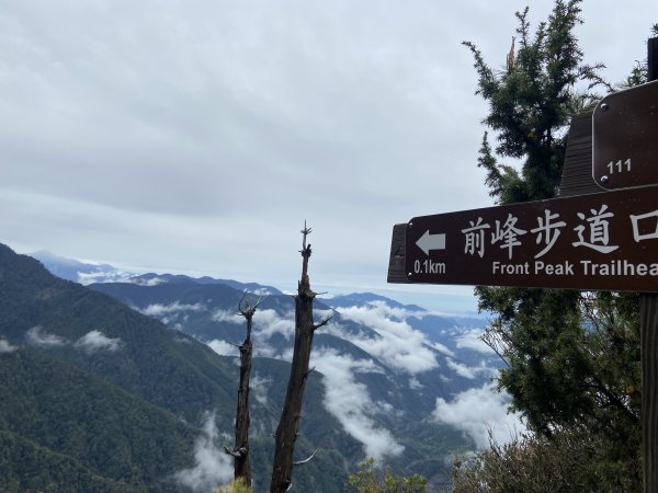 20230515-16玉山前西峰+遠望雨中的主東北2436672