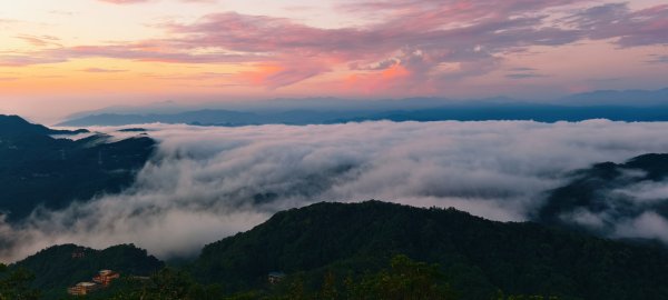 #二格山 #琉璃光 #霞光 #火燒雲 #雲海流瀑 #日出 8/202864876
