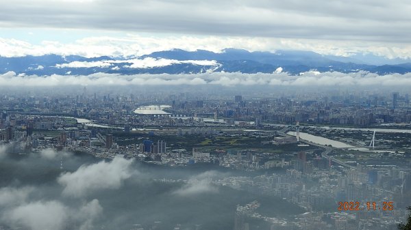 雲霧飄渺間的台北盆地&觀音山1926301
