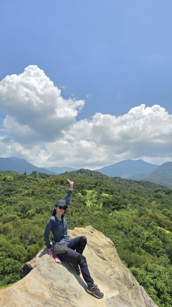 台北必訪步道，輕鬆好走的網美步道，軍艦岩步道，奇特地質景觀，360度無敵展望，特殊雪白巨岩。2788865