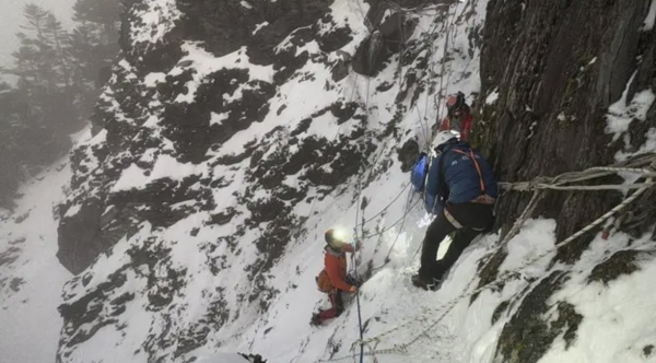 【新聞】女山友烏拉孟斷崖罹難 家屬捐消防警備車感謝「最艱難救援」