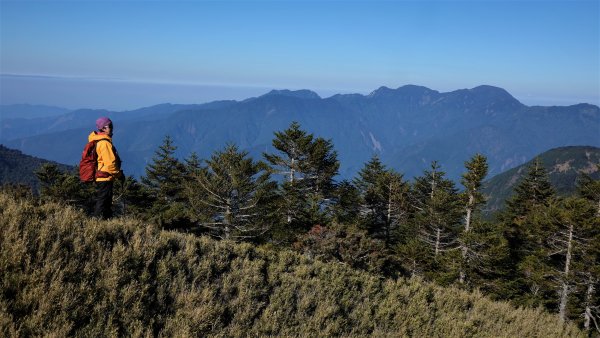 雪艷時刻漫步山稜雲端的合歡小群峰1683811