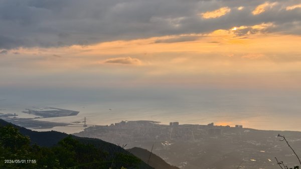 #大屯山 #雲瀑（過山雲）#夕陽 #月圓 #霧虹 5/1&63044816