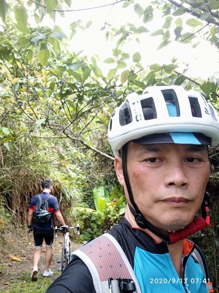 月眉山步道登山車行1100488