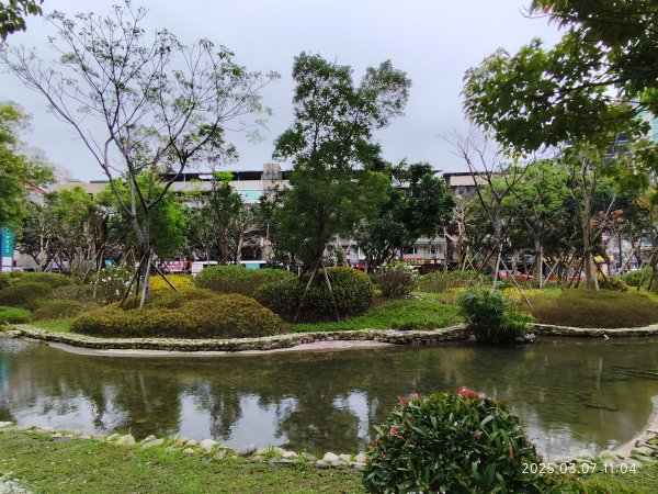 內湖大港墘公園、西湖圖書館、湖光教會、737巷美食街2729389