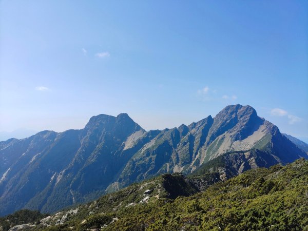 終於看到1000元背面的山景登頂玉山北峰／前峰2495953