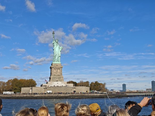 [紐約馬之行-06] 2025_1101 船上看自由女神像2943852