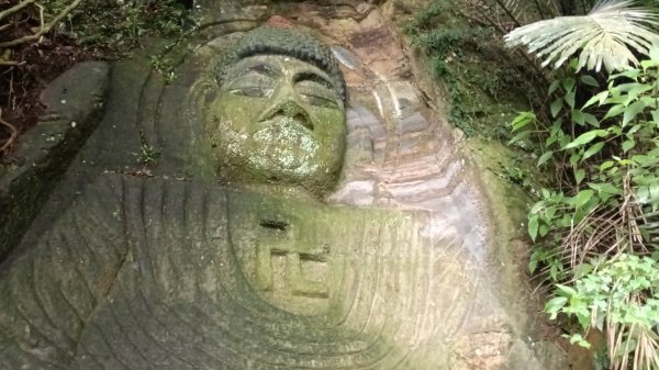 信義區虎山溪步道-岩刻佛像岩下路-四獸山步道-拇指山-南港山-九五峰-麗山橋口步道
