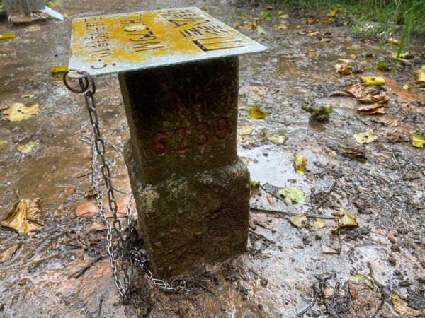 雨中鵝公髻山1823739