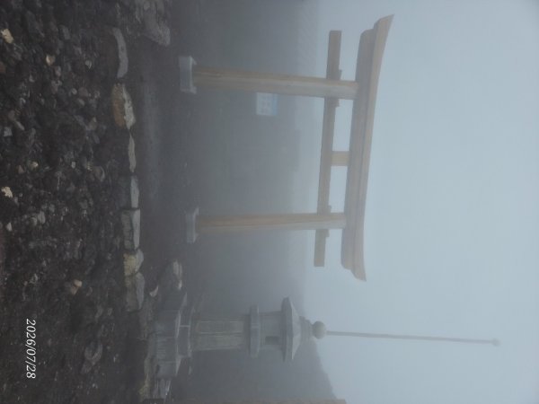 強風大霧的富士山頂3093267