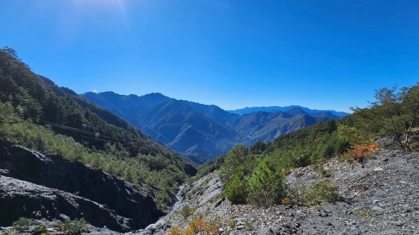 #奇萊南峰，海拔標高3358m#五星級豪華山屋_天池山莊 #天池山莊的紫色雲海、藍綠天空、皎潔明月2366380