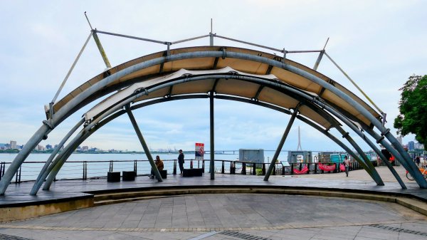 跨越，在河海交界3042369