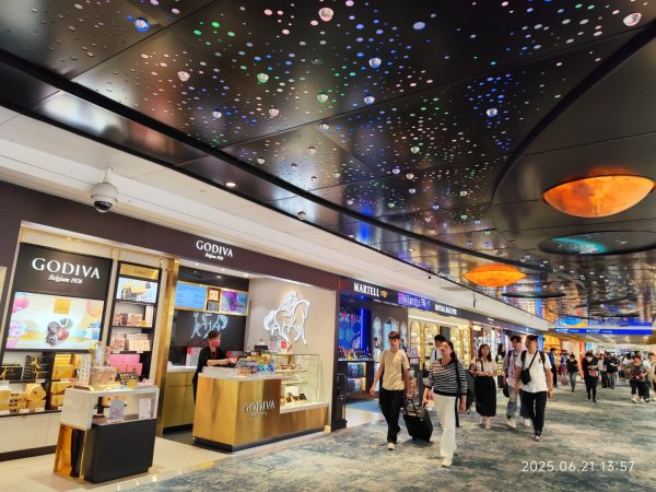 臺灣桃園國際機場第二航廈->中國北京2816992