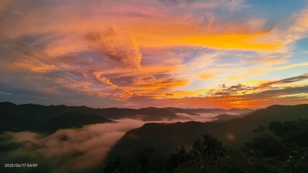 北宜郊山之濫觴 #琉璃光 #火燒雲 #日出 #雲海 6/172813721