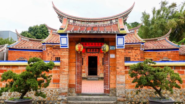 《蝶戀花。五色春深》2731642