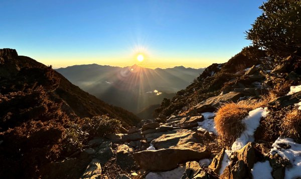 雪山薄雪輕健行1585786