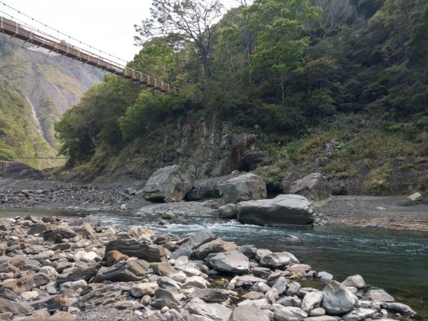 新竹尖石（秀巒）軍艦岩吊橋+屯野生台山891879