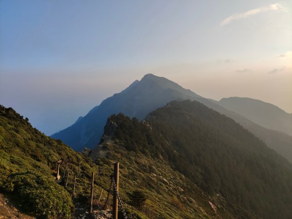 終於看到1000元背面的山景登頂玉山北峰／前峰2495927
