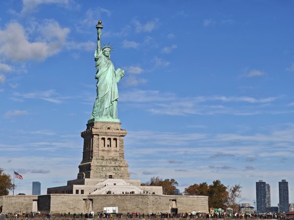[紐約馬之行-06] 2025_1101 船上看自由女神像2943855
