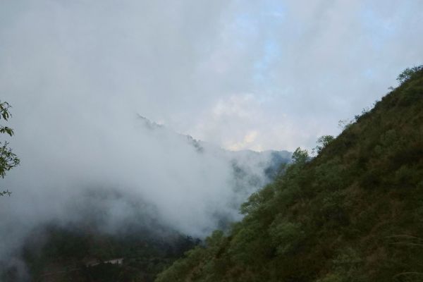 玉山群峰~淒風霧雨砥礪山行119100