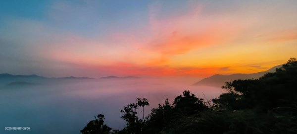 北宜郊山之濫觴 #琉璃光雲海 #月圓雲海 #日出雲海 #火燒雲 8/92854932