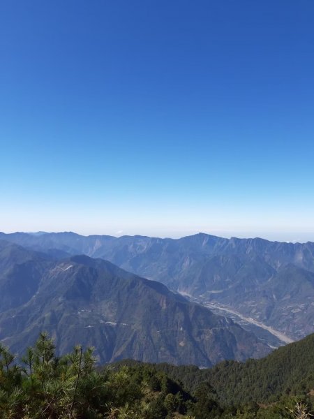 大百岳郡大山，位於南投縣信義鄉望美村，海拔3262公尺，屬於玉山山脈，在玉山國家公園北側，山友一致公認坐車比爬山還累的一座百岳