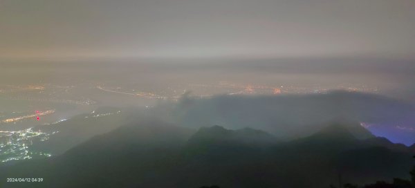 晨霧瀰漫的觀音山2476156