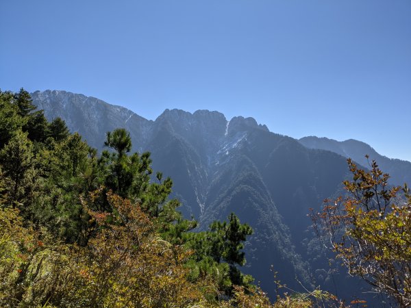 玉山北峰氣象站眺望雪白玉山1312988