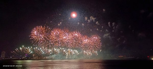 Happy New Year 2024 漁人碼頭跨年焰火 （手機手持拍攝）2390876