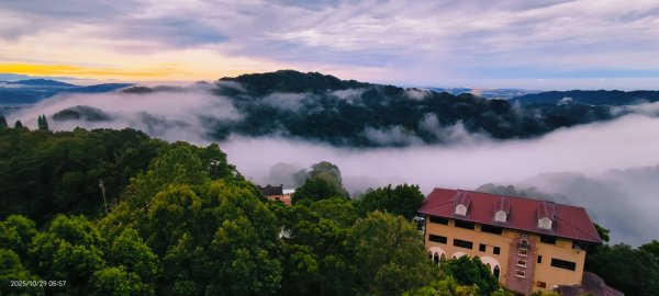 跟著雲海達人山友追雲趣 #雲洞山莊 #曙光 #日出 #雲海 10/29 & 超級月亮11/52926125