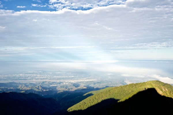 鳶嘴稍來山：晨曦與林相529060