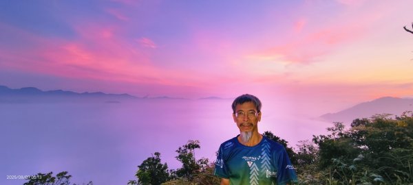 北宜郊山之濫觴 #琉璃光雲海 #月圓雲海 #日出雲海 #火燒雲 8/92854944