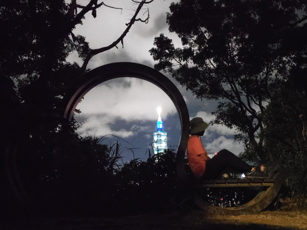 夜爬象山
