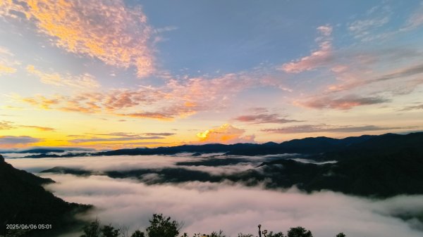 跟著雲海達人山友追雲趣 #日出雲海 #火燒雲 6/62804202