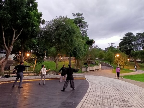 大港墘公園、大湖公園 (防災公園) - “非常愛尋寶”【走路趣尋寶，全臺齊步走】1883897