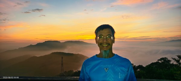 跟著雲海達人山友追雲趣 #獵狸尖 #琉璃光 #雲海 #雲海流瀑 #日出 8/22849445