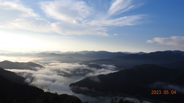 雲山水花鳥蝶-天龍國阿伯的日常5/4-6新店四十份/翡翠水庫壩頂火燒雲日出&雲瀑&雲海+關山櫻日本紅楓巴西鳶尾