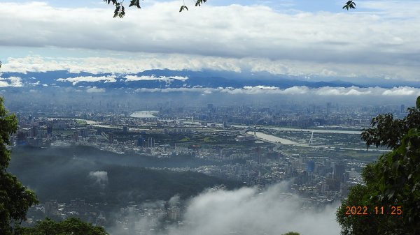 雲霧飄渺間的台北盆地&觀音山1926340