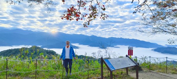 二訪馬拉邦山，解鎖 #琉璃光雲海 #日出雲海  #血月 #斜射光 #楓葉紅了！2668604