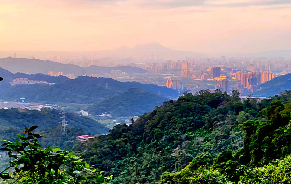 原始叢林探險，豐富的隘勇線遺跡，直潭山縱走二龍山O型