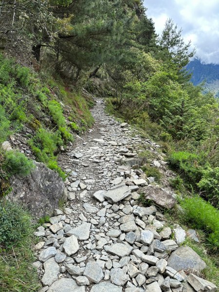 石瀑中行走登玉山前峰2208782