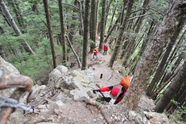 [春夏之際] 南湖大山、圈谷18217