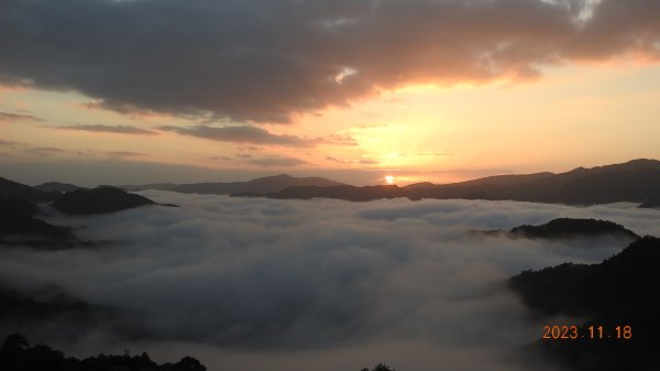 跟著雲海達人山友追雲趣 - 坪林南山寺晨曦日出雲海+金芒&開眼崙山嵐觀音圈 11/18&192350567