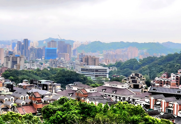 140高地公園，枹子腳山，小坑溪文學步道（清溪綠地），小坑老樹公園，小坑一號公園