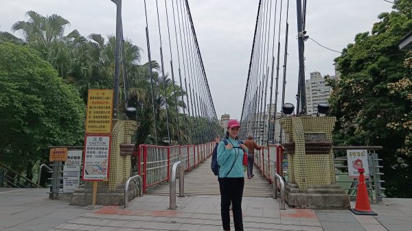 (姨婆趴趴走)第五十二集:新北新店攀登和美山及灣潭山2761076