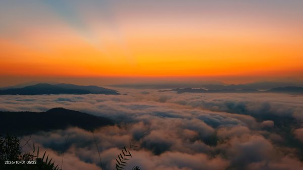 #石碇後山 #霞光 #日出 #紅蛋 #雲海 #赤腳蘭山 #670峰 10/13125441