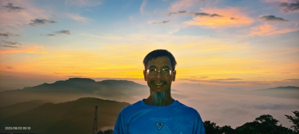 跟著雲海達人山友追雲趣 #獵狸尖 #琉璃光 #雲海 #雲海流瀑 #日出 8/22849450